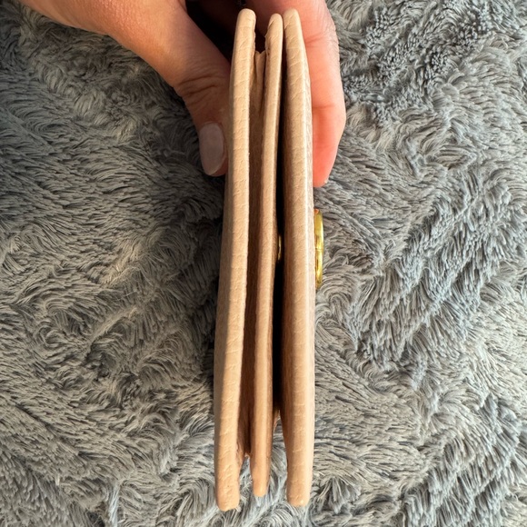 Gucci Women’s Double G Calf Leather Wallet in a Blush Pink! - Picture 5 of 15